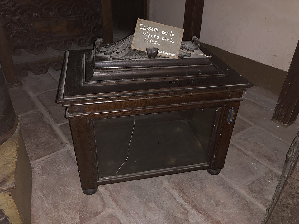 Contenitore per le vipere impiegate nella preparazione della Teriaca.