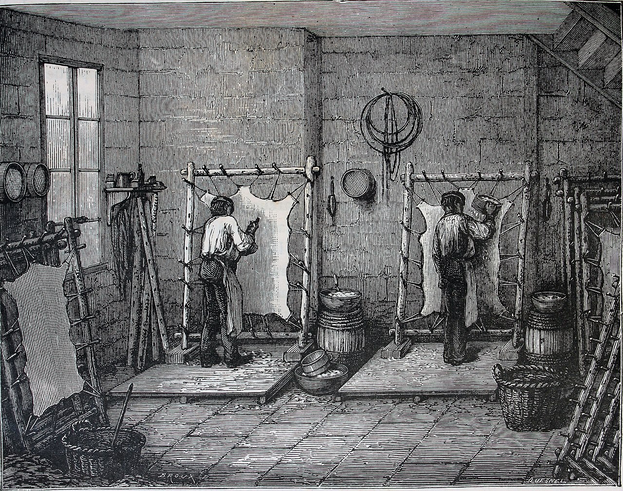 Les merveilles de l'industrie, 1873. Scarnitura e levigatura della pergamena, sull'erpice. 